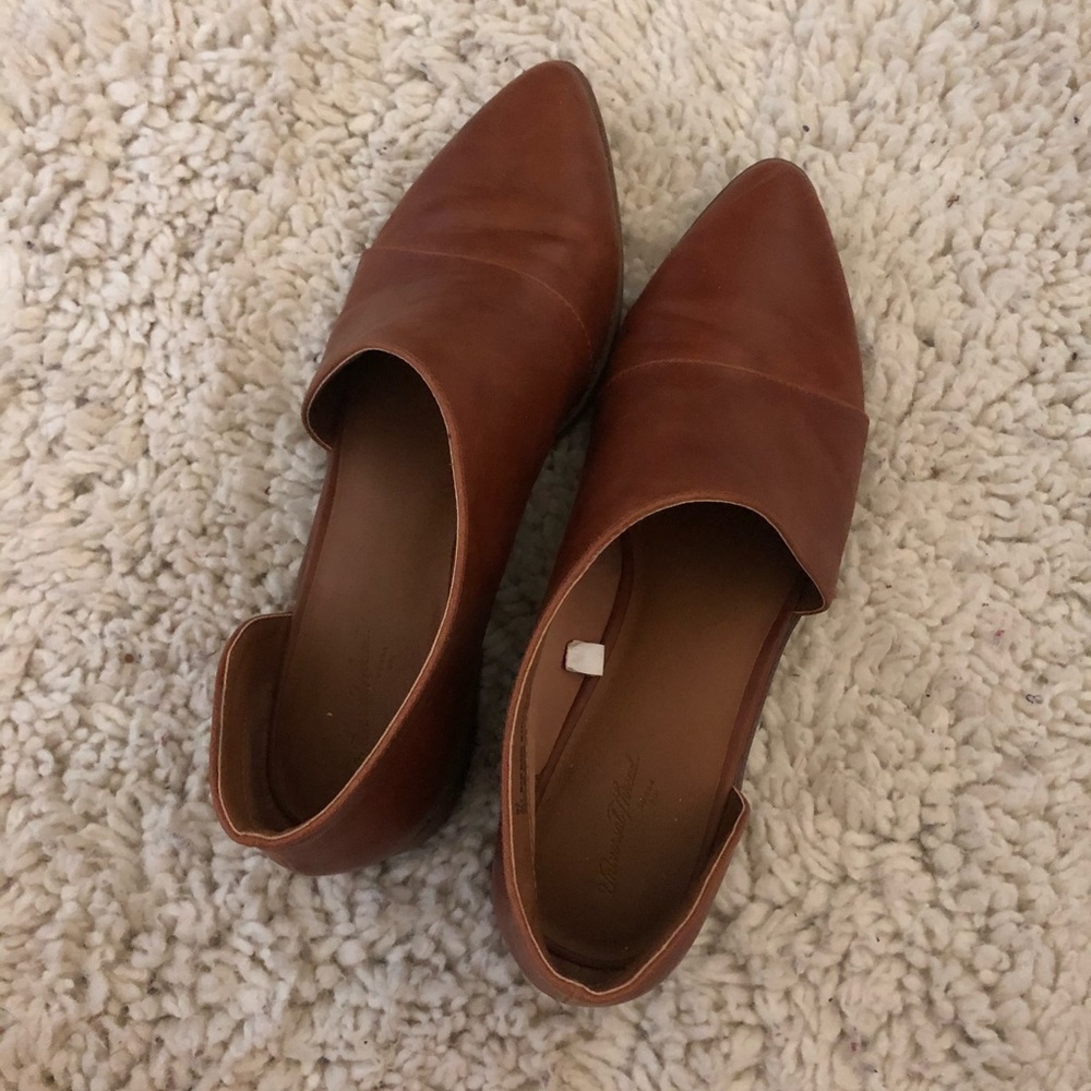 Universal Thread cutout brown booties